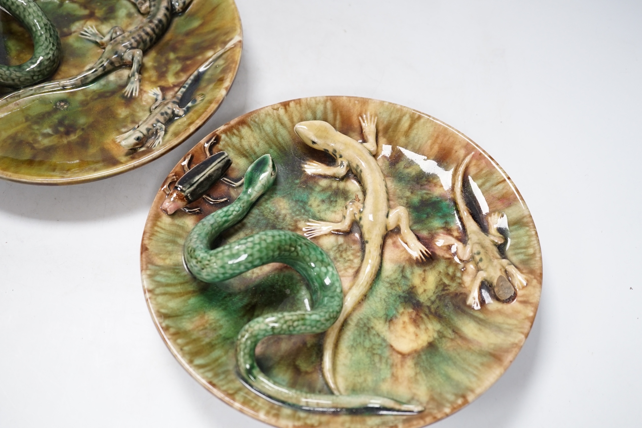 A pair of Palissy style Majolica glazed lizard plates, 23cm in diameter